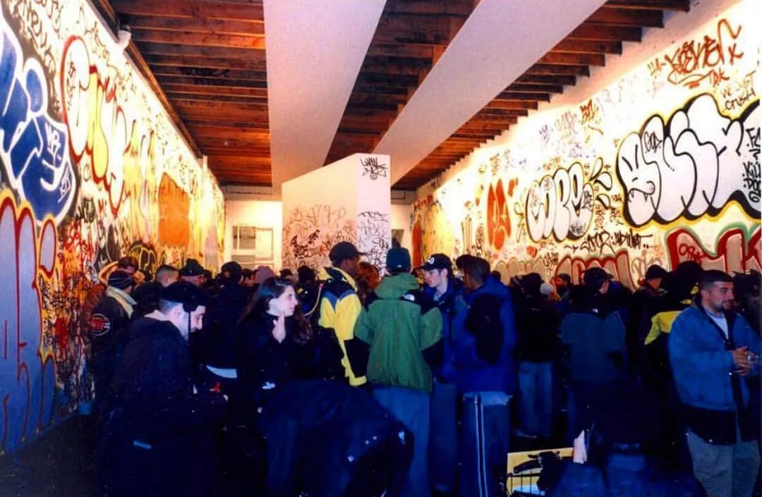 为什么满大街都是穿北面羽绒服的,北面羽绒服700和900的区别