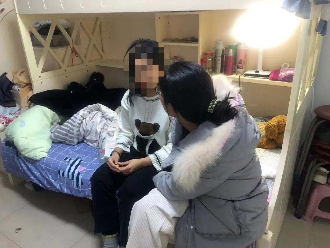 关爱“抑郁”女孩温情解开心结