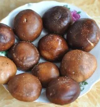 【关注】我县香菇产业飞上《人民日报》，看美味香菇如何做出可口菜肴！