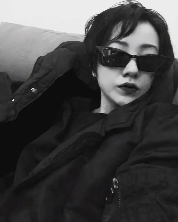 郭采洁仙女发型,郭采洁红色括号眉造型图片