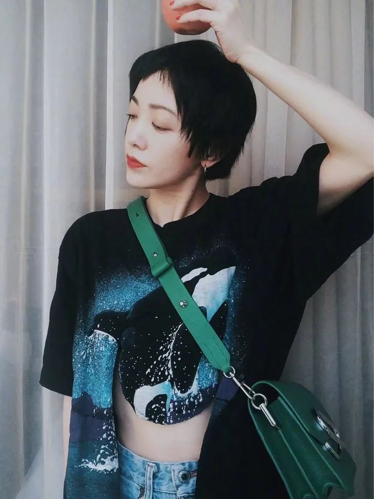 郭采洁仙女发型,郭采洁红色括号眉造型图片