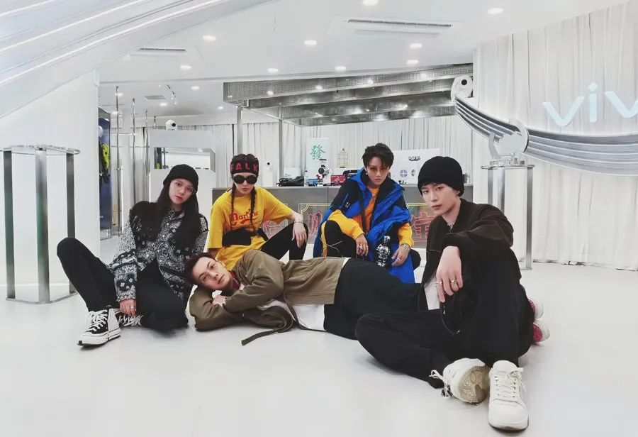 陈伟霆晒30w球鞋！周扬青都没见过，欧阳娜娜惊呼：太厉害了