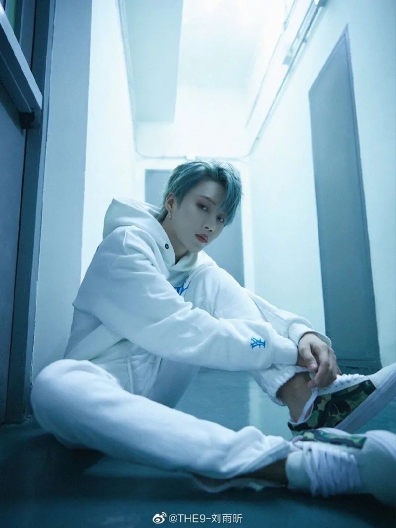 陈伟霆晒30w球鞋！周扬青都没见过，欧阳娜娜惊呼：太厉害了