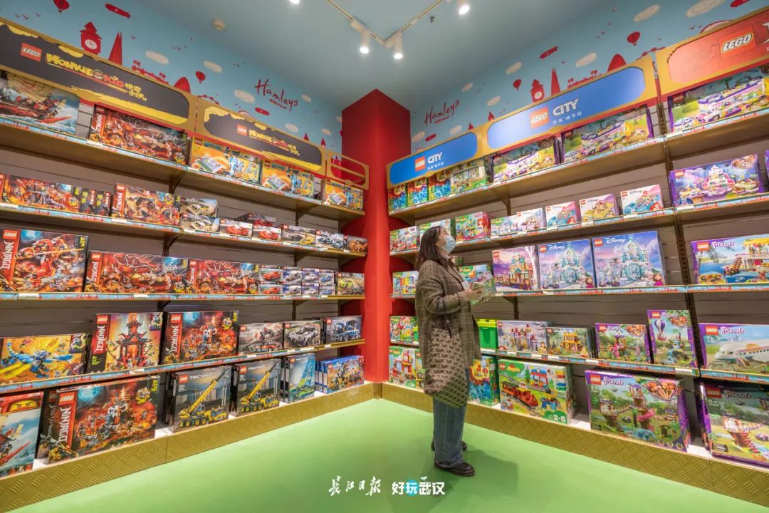 汉街最大玩具店,逛超大玩具店