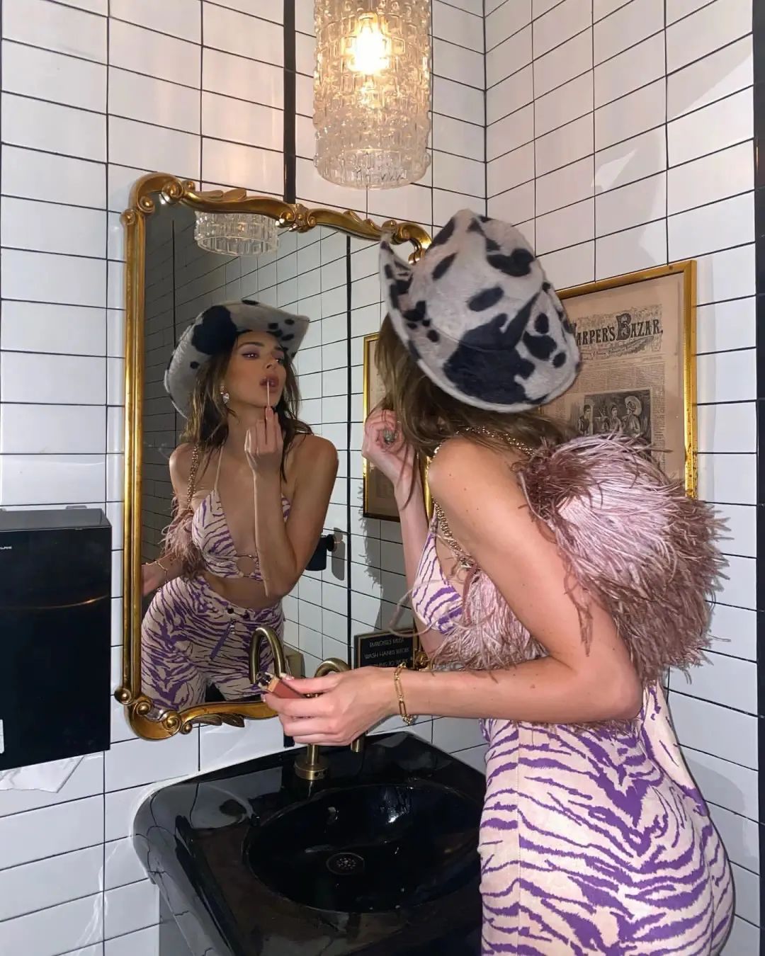 看泫雅的搭配,周冬雨泫雅撞衫