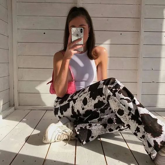 看泫雅的搭配,周冬雨泫雅撞衫