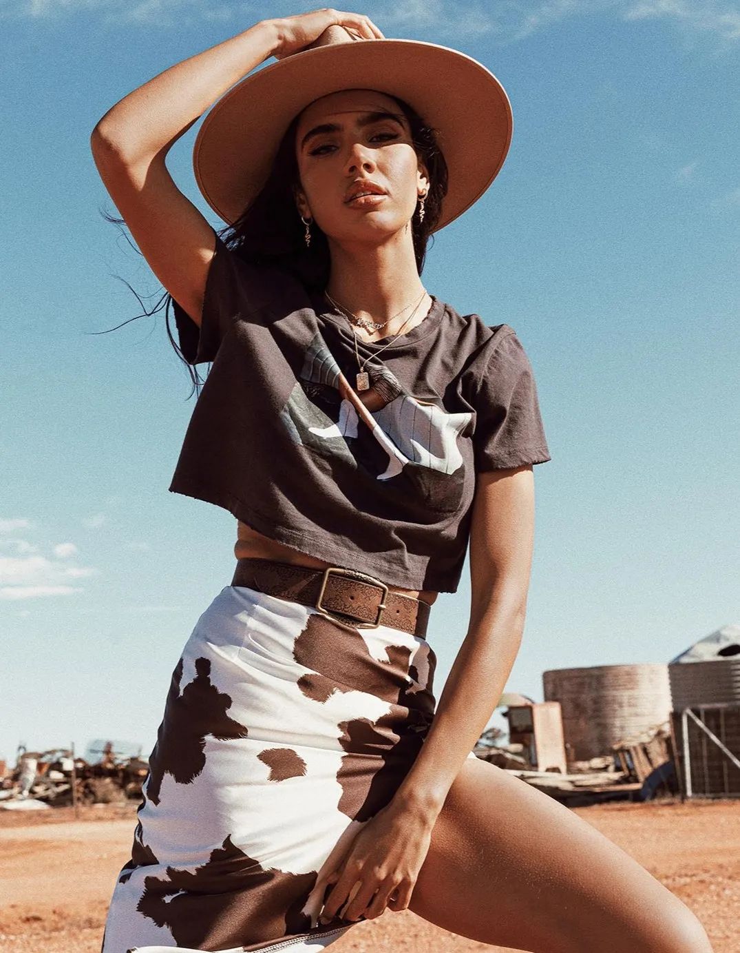 看泫雅的搭配,周冬雨泫雅撞衫