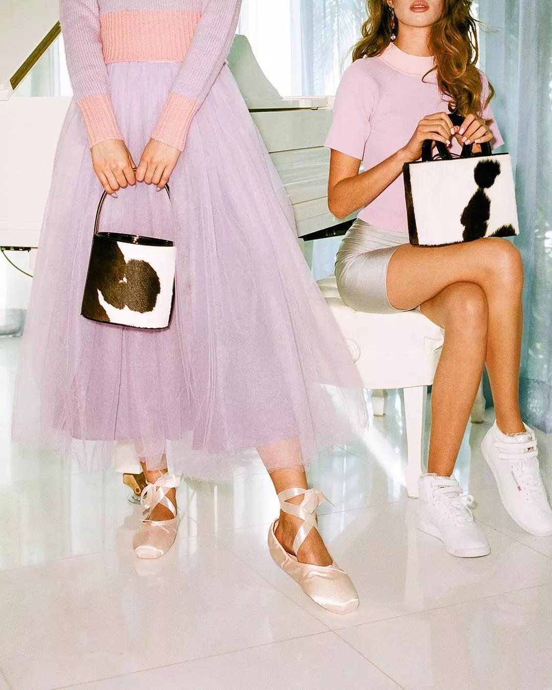 看泫雅的搭配,周冬雨泫雅撞衫