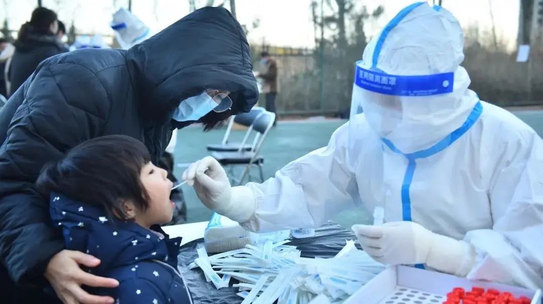 如果祖国有颜色那一定是中国红,如果战疫有颜色