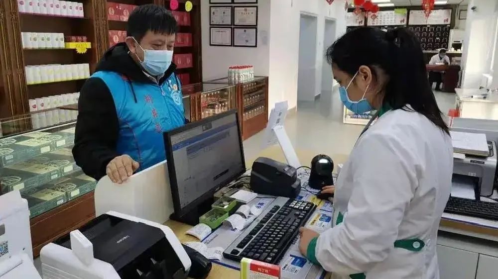 如果祖国有颜色那一定是中国红,如果战疫有颜色