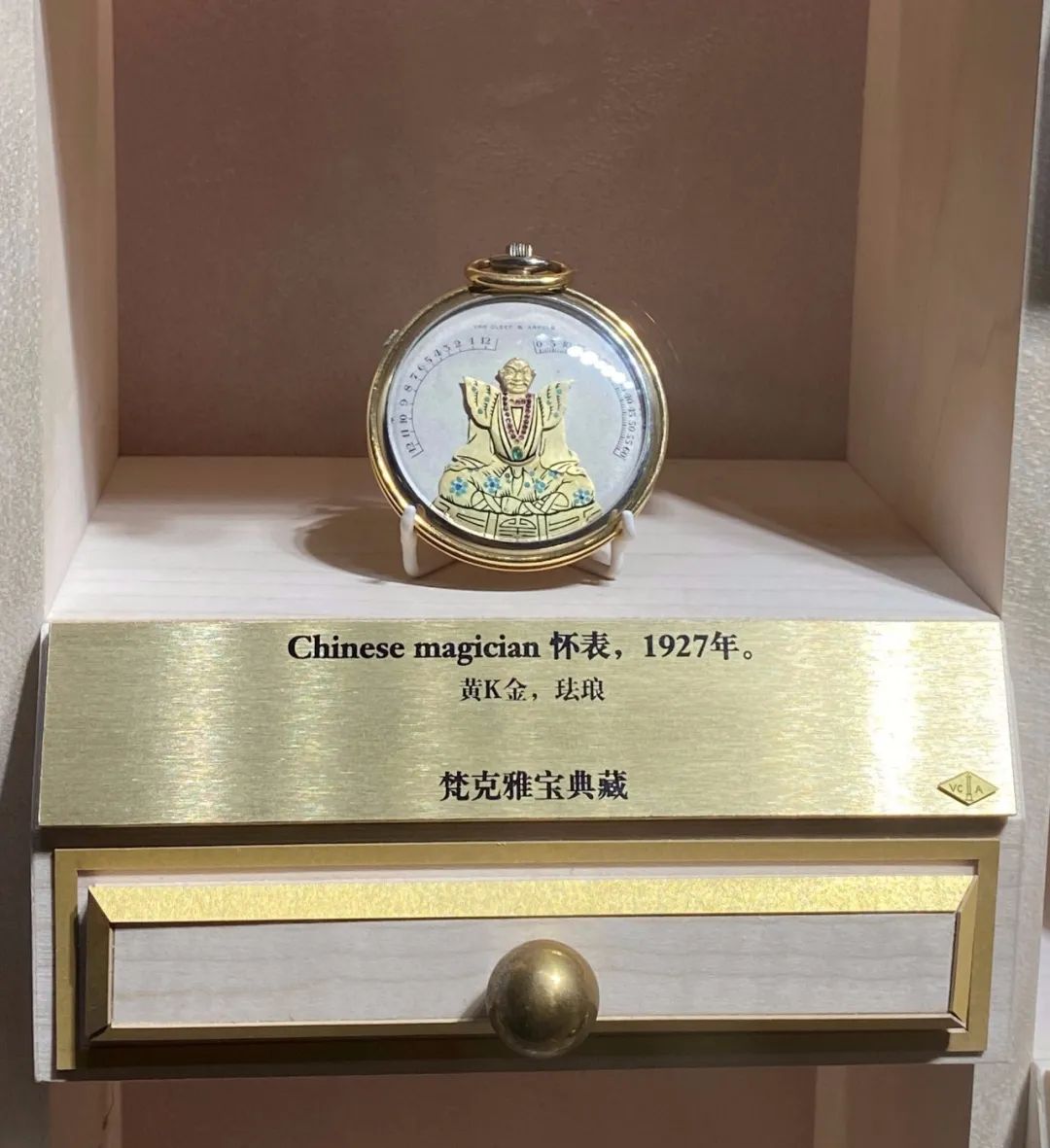 女首富有福了，梵克雅宝女士腕表复杂功能首次领先，表中芭蕾可视可听，按需*放播**