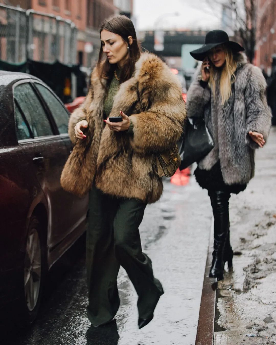 好不容易买了件合适的衣服,皮草环保外套