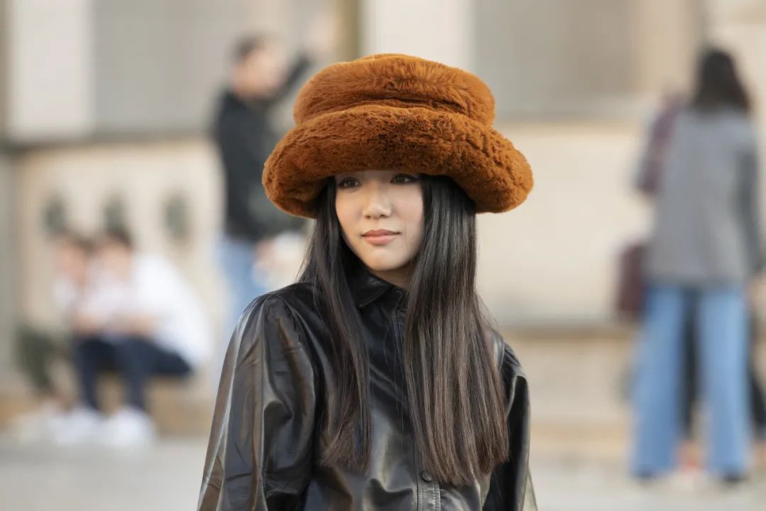 好不容易买了件合适的衣服,皮草环保外套