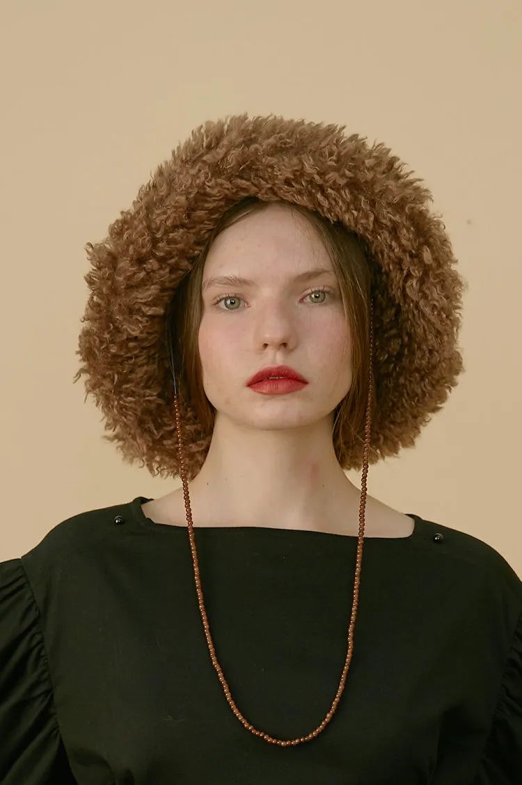 好不容易买了件合适的衣服,皮草环保外套