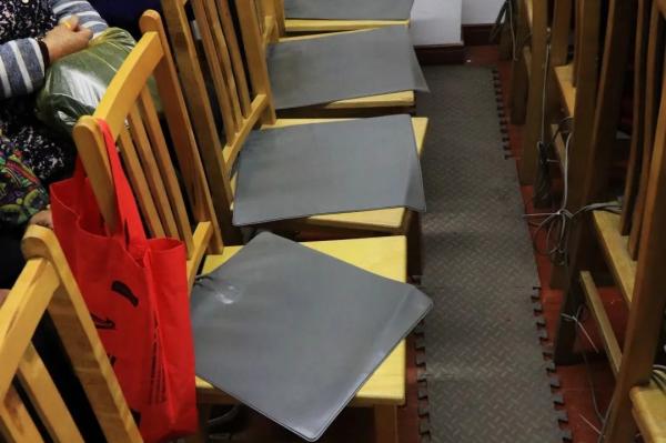 卖保健鞋骗局,老年人讲座卖的保健品是真的吗