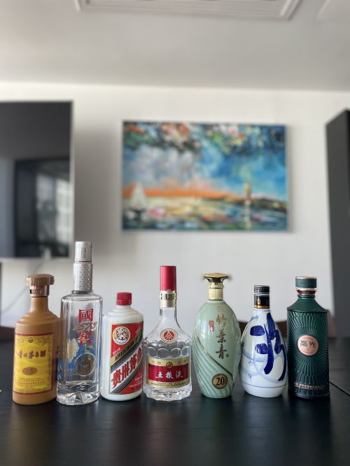 产经报道｜众生皆醉的白酒神话：投资客的狂欢与从业者的不安