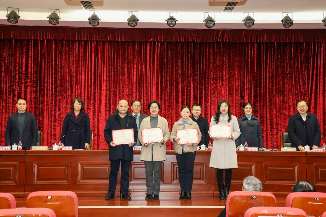 坚守初心使命勇担责任,坚守初心勇担使命简短