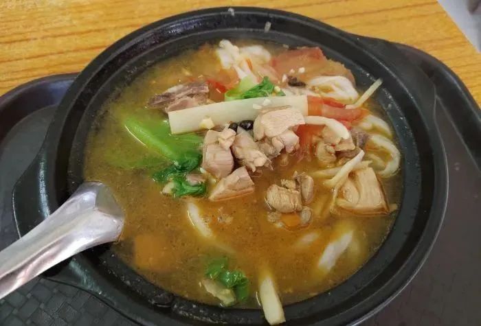 南宁这15家小店，没空调、几乎没座位，却从冬天排队到了夏天！