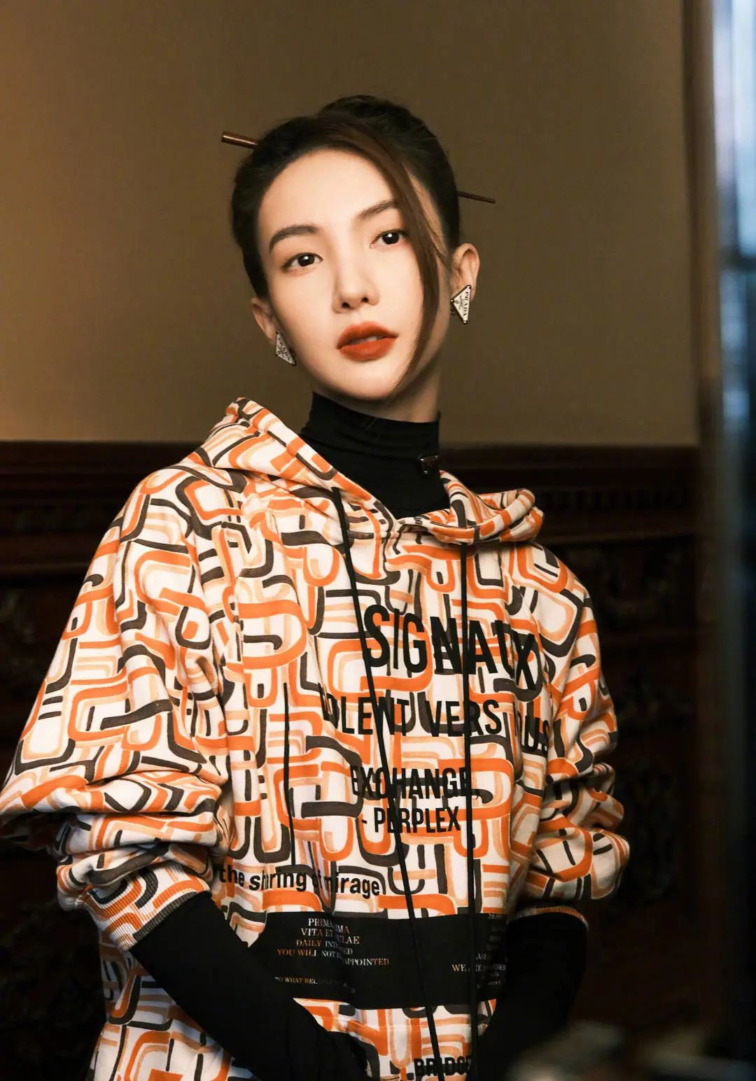 卫衣季节,秋季潮搭连帽卫衣尽显青春活力感