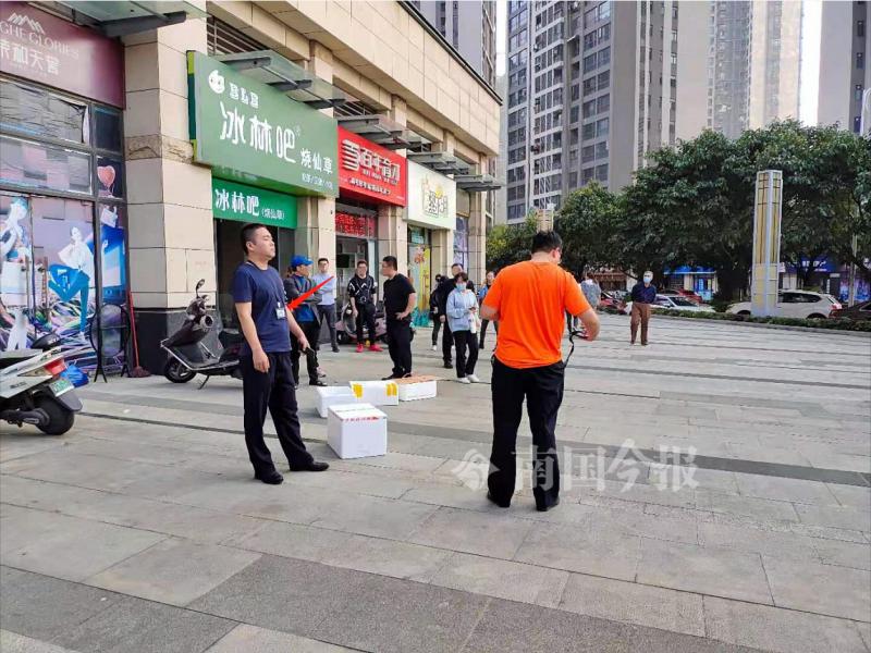 柳州城管驱离摊贩遭工人反击事件,柳州城管事件最新