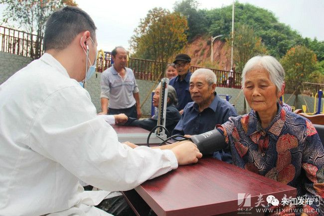 夹江这个村“一园生三金”