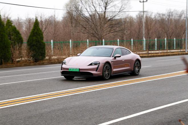 taycan冰莓粉沉浸式体验,taycan冰莓粉测评