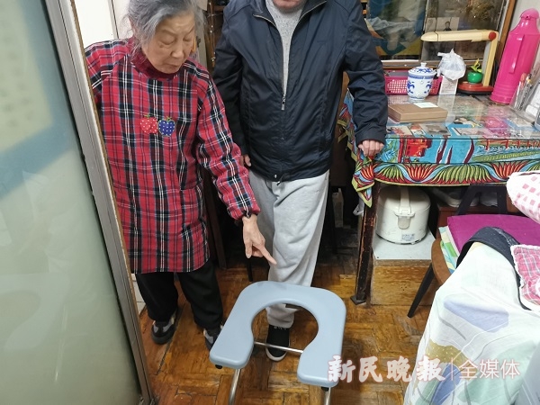 老年人上厕所被锁了为什么会害怕,公共厕所老人