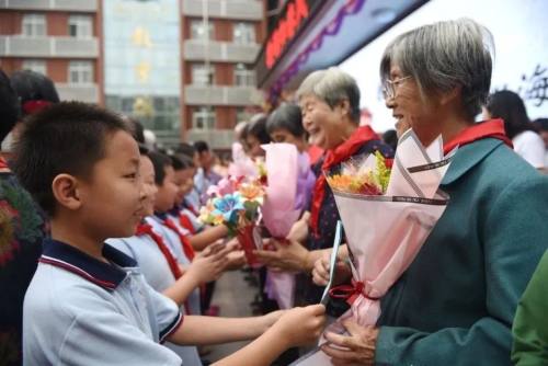 航天二中旁边的小学,雁塔航天210小学