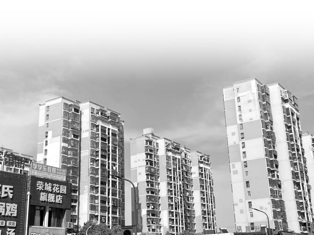 单元楼外墙皮脱落维修该谁出费用,小区新楼房墙体鼓包掉皮