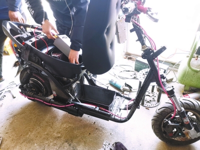 生死时速！拼改装电动车竟能跑百码郑州将加强监督检查