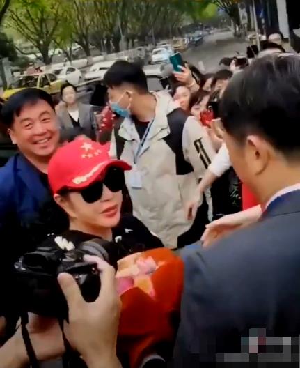 刘晓庆面容苍老遮脸,71岁刘晓庆素颜照片图文