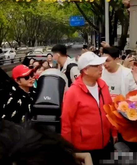 刘晓庆面容苍老遮脸,71岁刘晓庆素颜照片图文