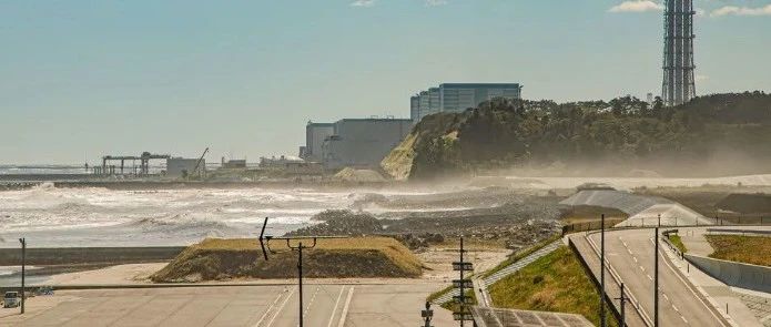 往大海里倒垃圾真没教养原视频,往大海里倒垃圾真没教养表情包