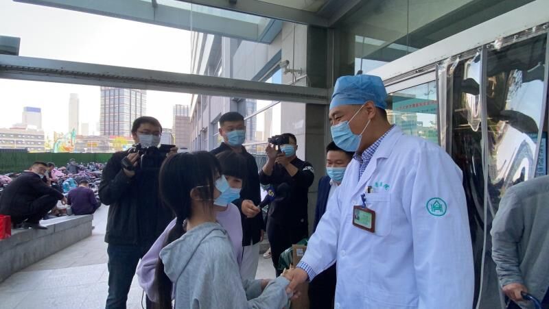 医者仁心救心脏病女病人,医者仁心救肿瘤女孩