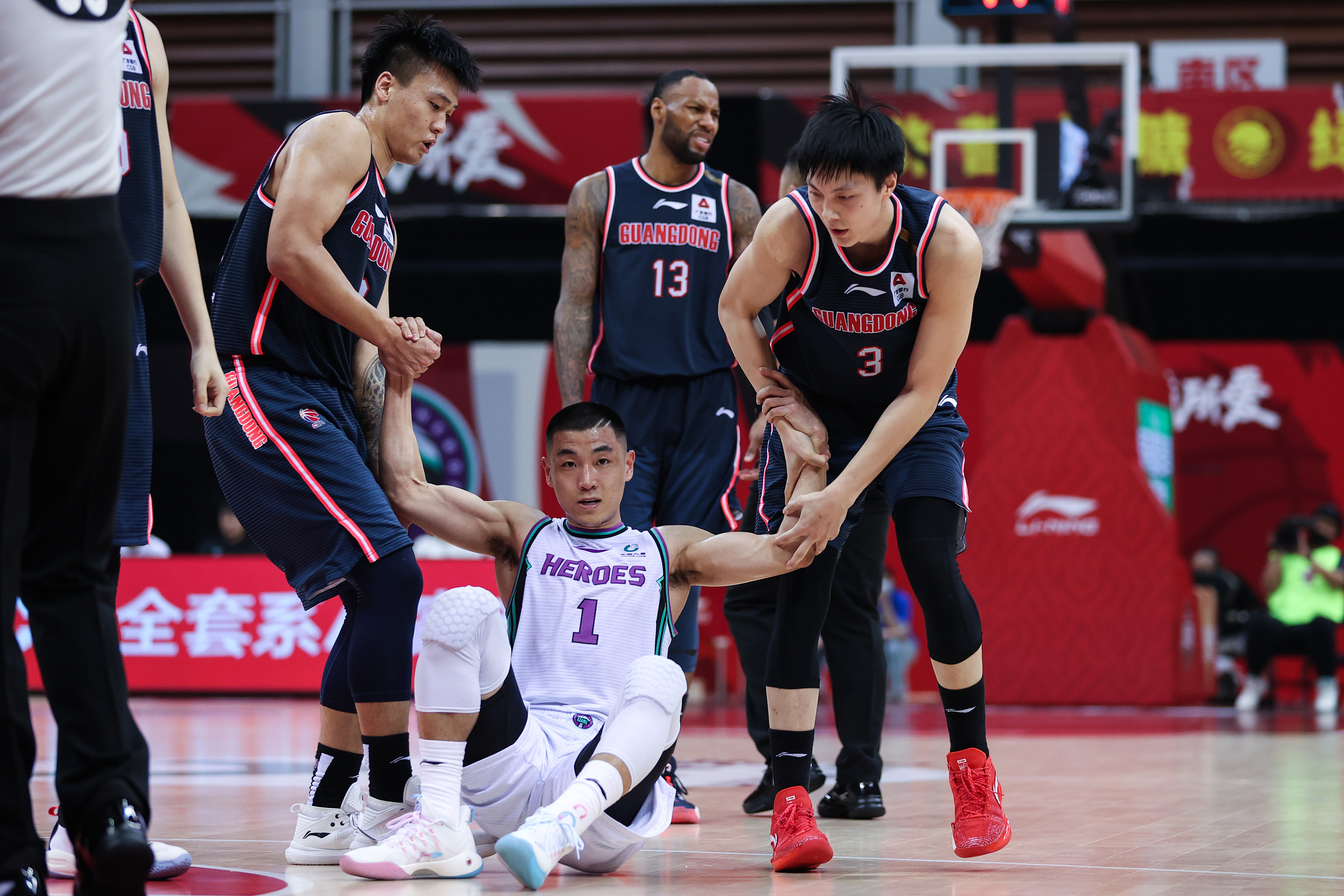 广东男篮重返总决赛,央视体育巴萨vs那不勒斯