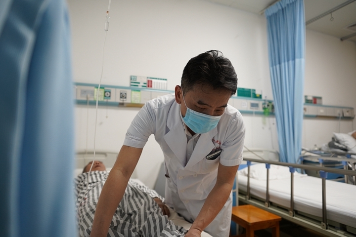 致敬劳动者点赞评论,向劳动者致敬为奋斗者点赞