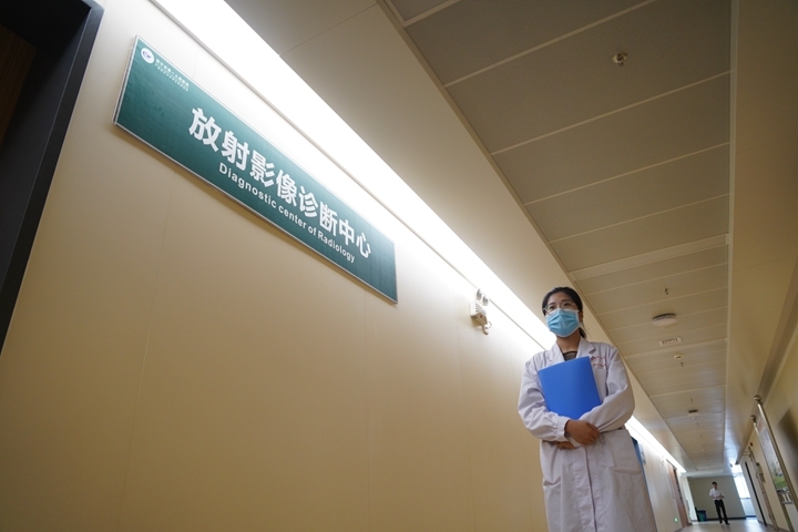 致敬劳动者点赞评论,向劳动者致敬为奋斗者点赞