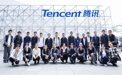 香蜜湖片区新型精品“高中”，深圳明德实验学校开放日吸引近千名市民探访