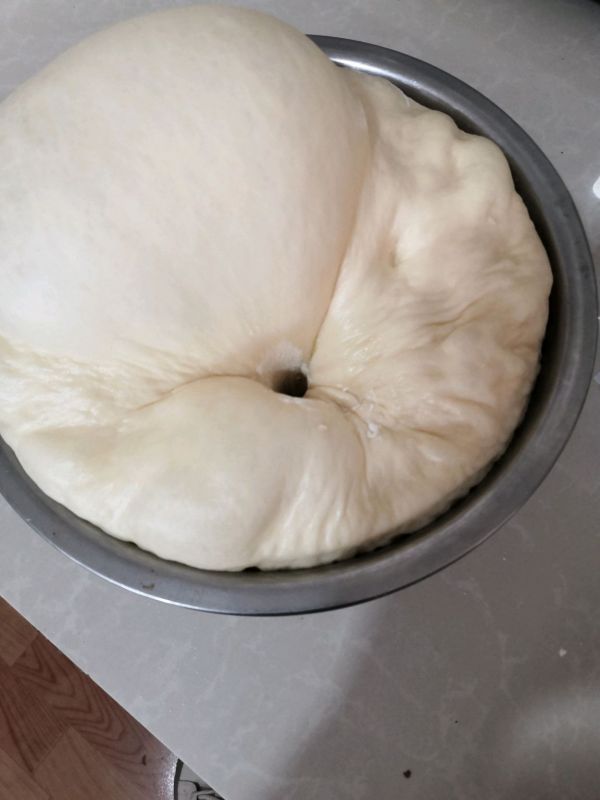 面包面团发酵过度怎么补救,已经发酵好的面团太硬怎么补救