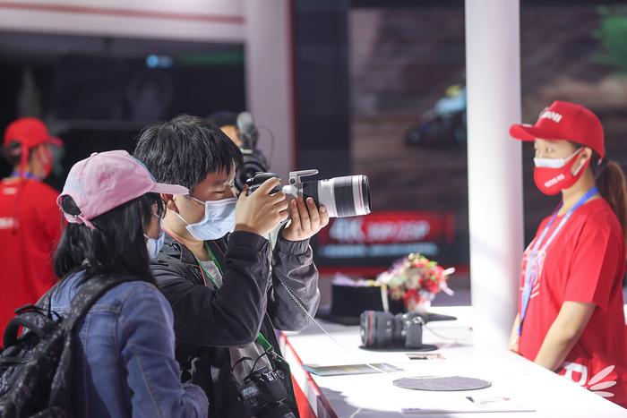 微单相机推荐2021佳能,佳能半画幅新镜头