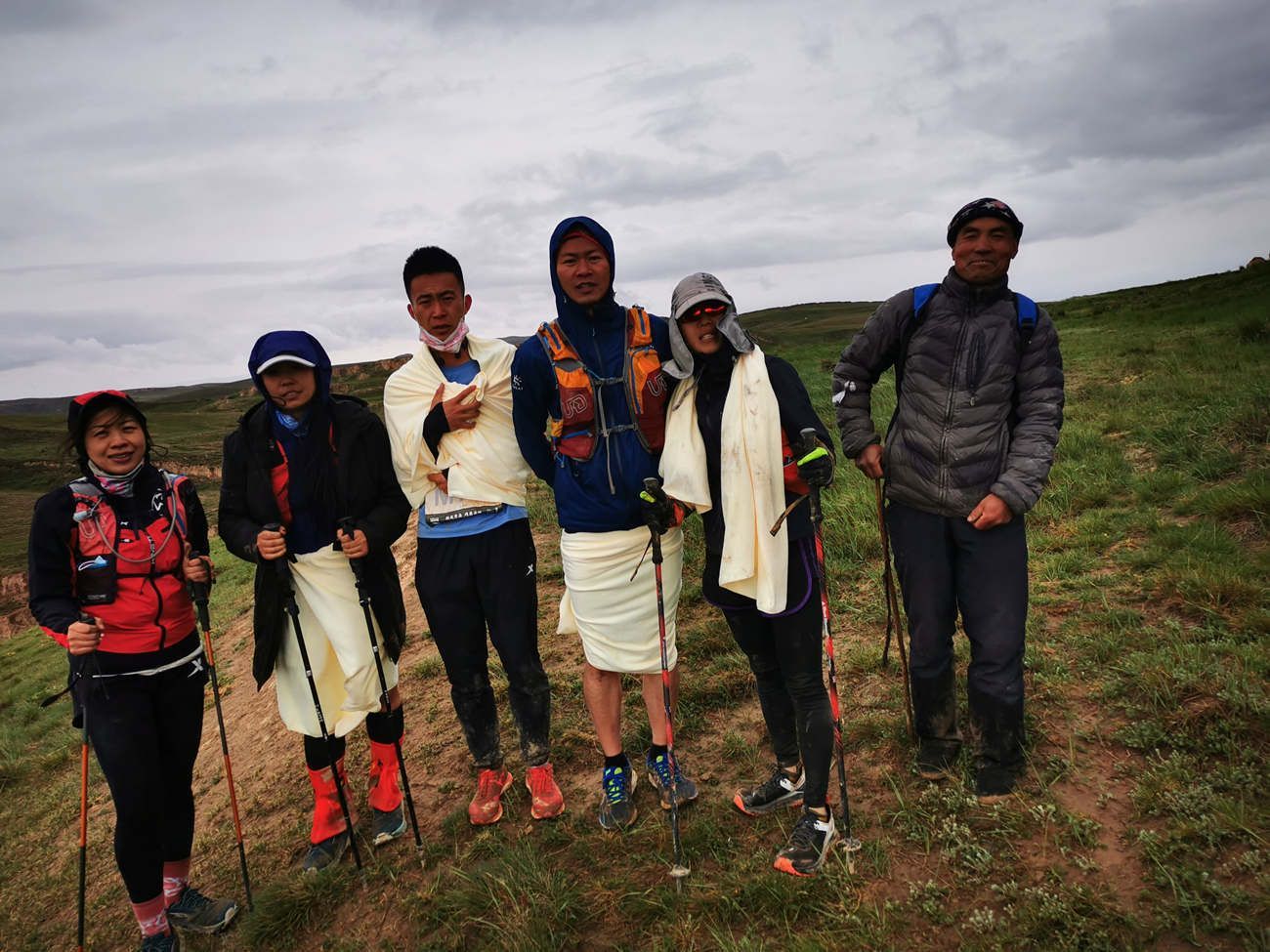 甘肃马拉松事故牧羊人勇敢救人,甘肃马拉松救人的牧羊人