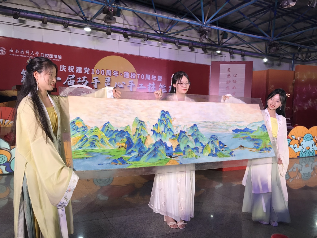 凤冠、花灯、埃菲尔木塔…西南医科大“口腔人”这样拼“手上功夫”
