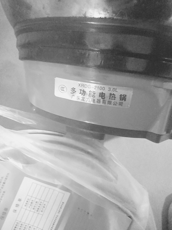 用电炒锅煮菜被电了一下怎么回事,电热锅漏电手一碰就麻