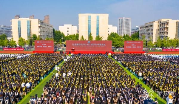 毕业典礼上送给老师的礼物,毕业校长送礼物