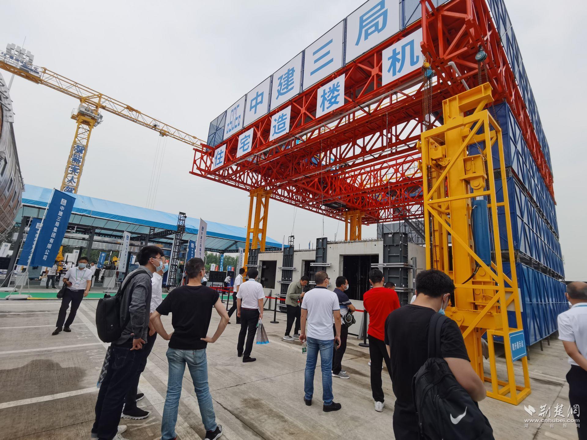 手臂被晒伤脱皮一块一块的白,胳膊被晒伤后掉皮了怎么办