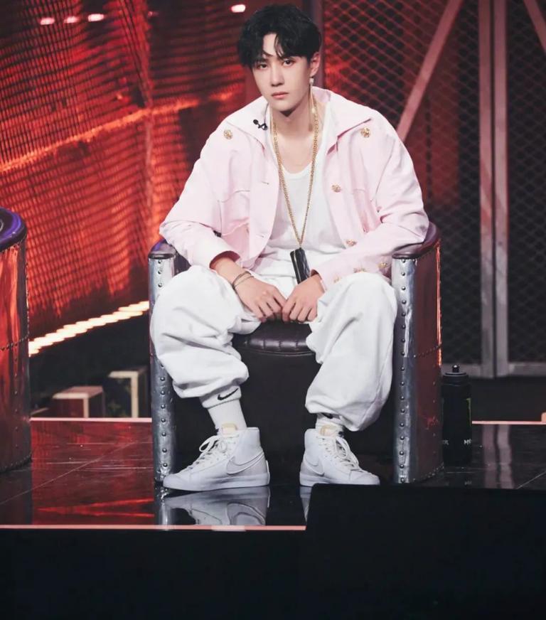 娱乐圈女装大佬,娱乐圈的女大佬