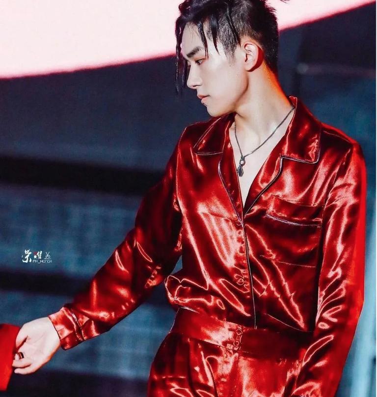 娱乐圈女装大佬,娱乐圈的女大佬