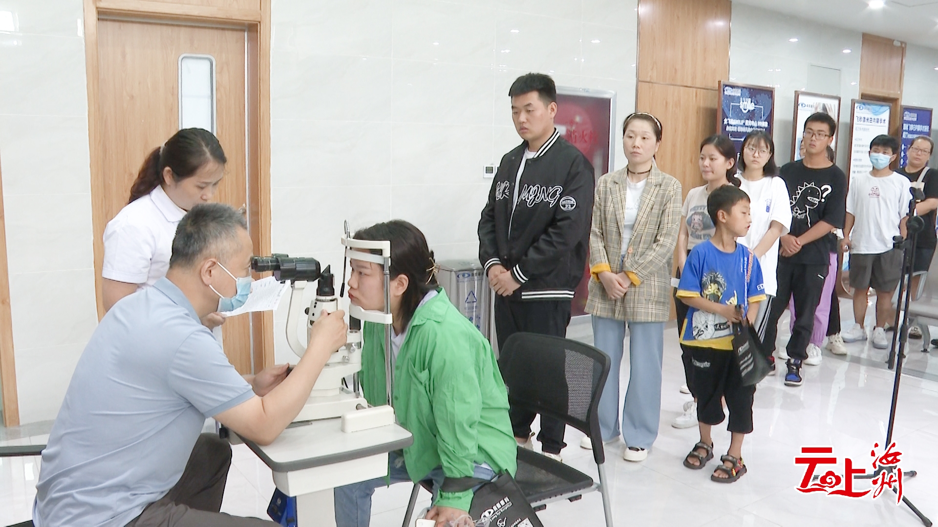 爱心传递给患者,爱心汇聚为贫困眼疾患者送光明