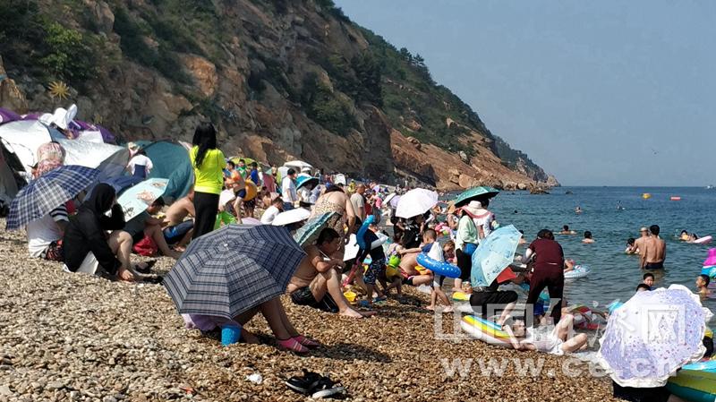 海边游玩晒伤晒出斑怎么修复,海边晒伤皮肤红痛怎么处理好得快