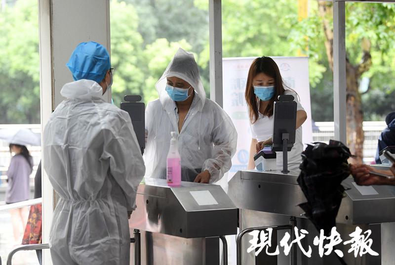 南京鼓楼医院星期六正常门诊吗,去南京鼓楼医院健康码会变黄吗